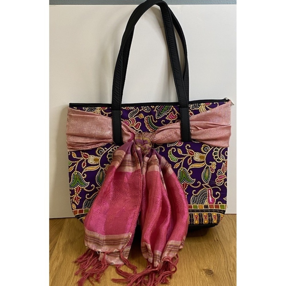 Tote Medium Bag Purse Overnight Flowered Fabric Purple Cotton Tote Pre-Owned